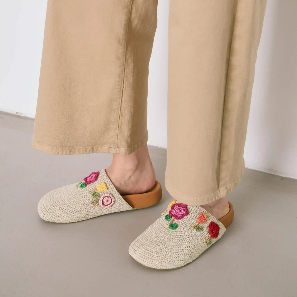 Bolinas Clog - Hand Crochet - Flower Ecru