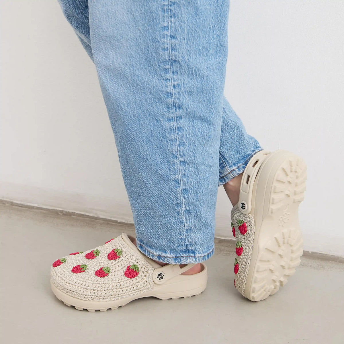 Bolo Clog - Hand Crochet - Natural Strawberries