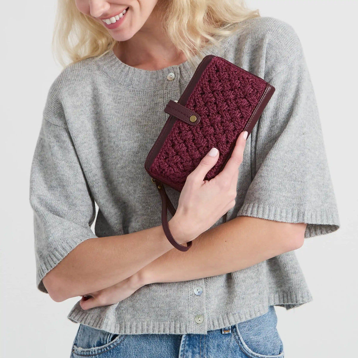 Iris Smartphone Wallet - Hand Crochet - Black Cherry Cozy Weave